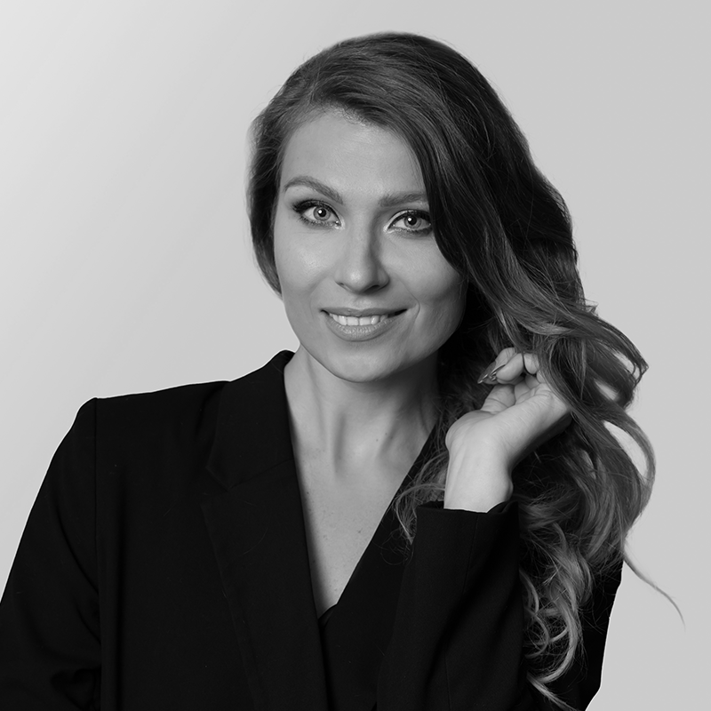 Black and white portrait of managing health content researcher Lauryna Nelkinė, MSc