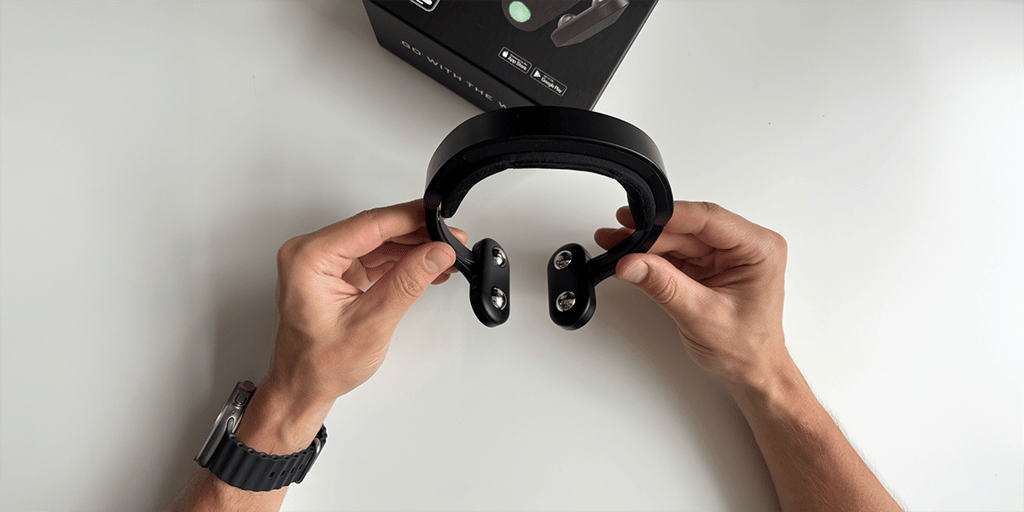 Person holding a Pulsetto device
