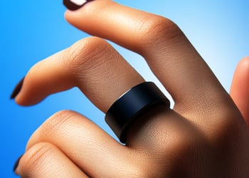 Hand with a smart ring on it's finger in blue background